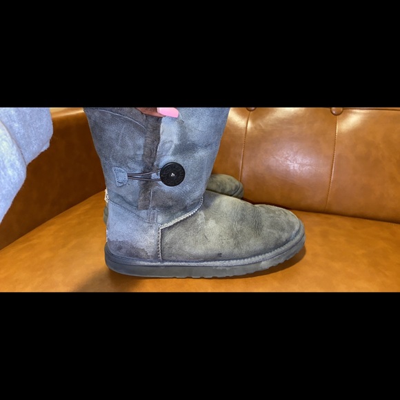 Gray 1-button Bailey Uggs Size 9 - Picture 1 of 4